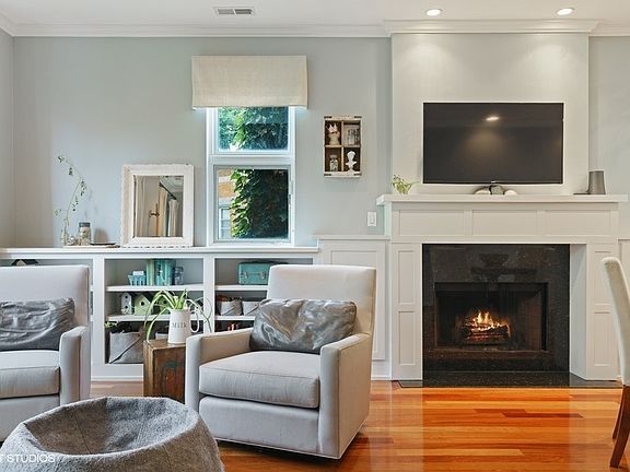 4th image of 1404 W Erie St #2