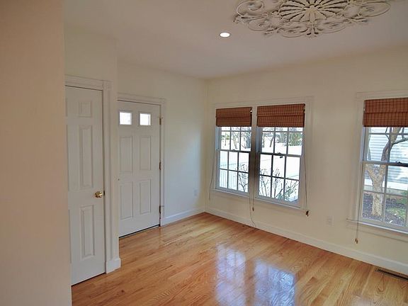 5th image of 1 Hutchinson Ln