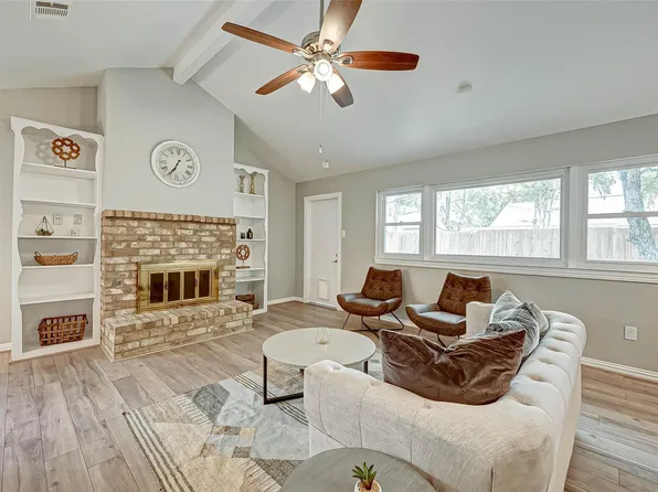 5806 Chrystell Ln, Houston, TX 77092