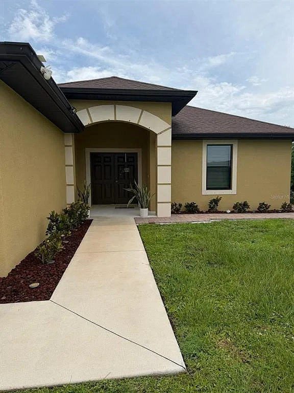 3 bed, 2.0 bath, 1280 sqft, $2,100 — Photo 2