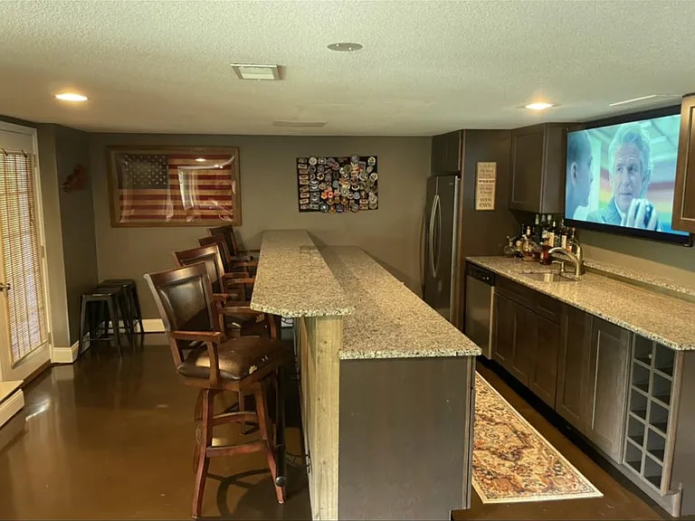 1142 River Rd — Photo 12