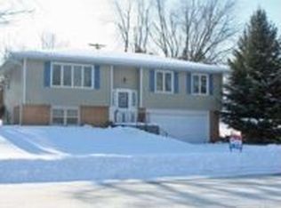 701 E Main St, Denver, IA 50622