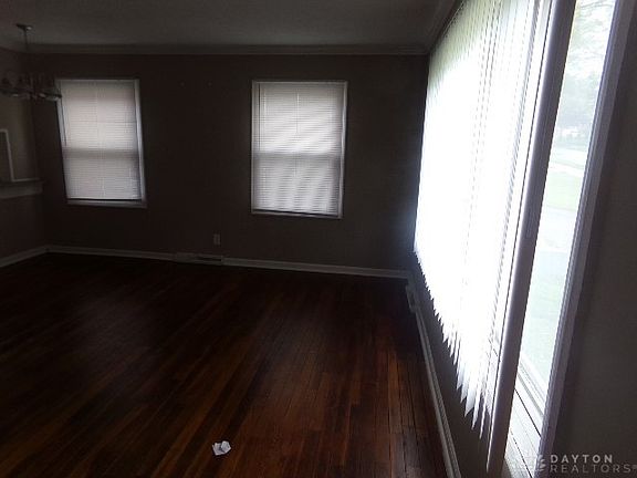 5th image of 714 Oakleaf Dr