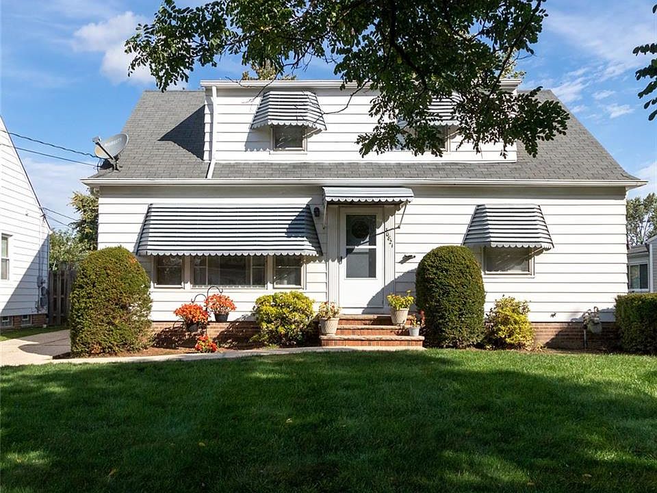 1st image of 30821 Crescent Dr