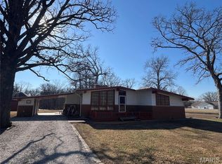 905 Dean St, Wilsonville, IL 62093
