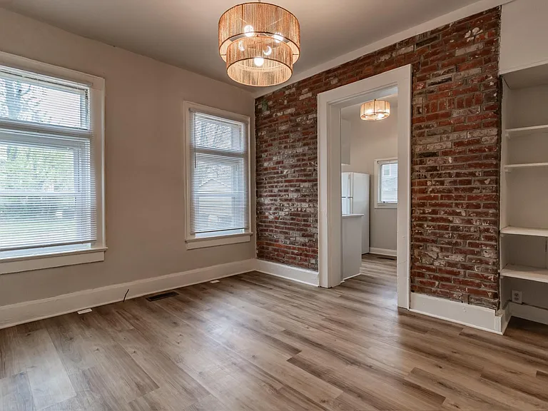 410 SE 2nd St #2 — Photo 8