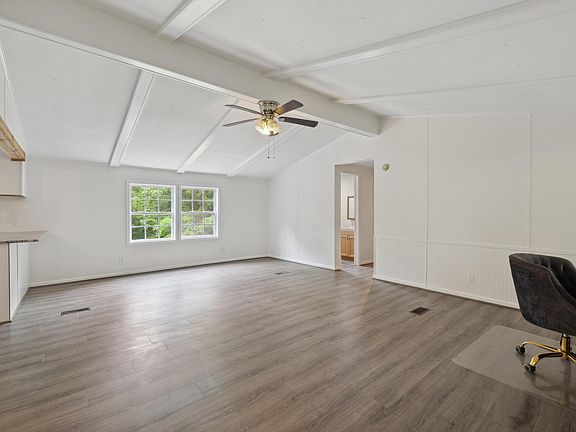 3rd image of 209 Saint Johns Rd