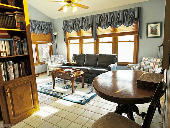 4th image of 1212 Chattingham Dr