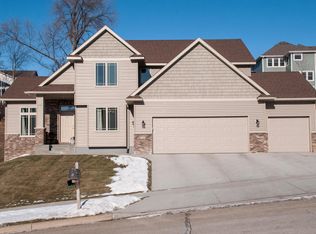 2326 Ponderosa Dr SW, Rochester, MN 55902