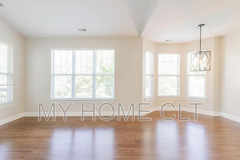 2 bed, 2.0 bath, 1102 sqft, $1,650 — Photo 3