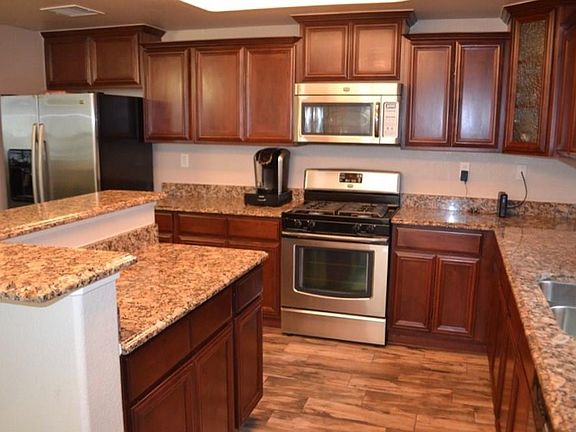 4th image of 4216 Camelot Heights Dr