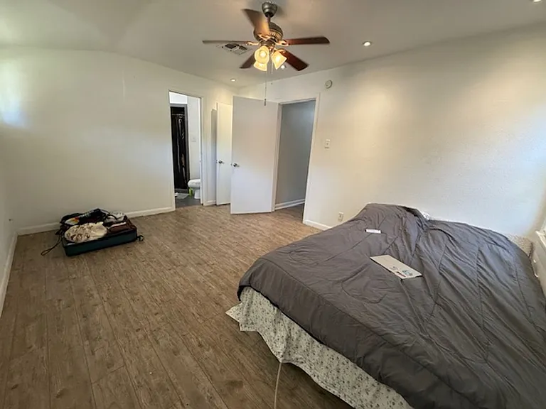 2125 S Willis St — Photo 13