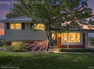 35838 Canyon Dr, Westland, MI 48186