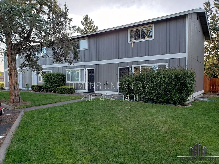 532 SW Rimrock Way — Photo 1