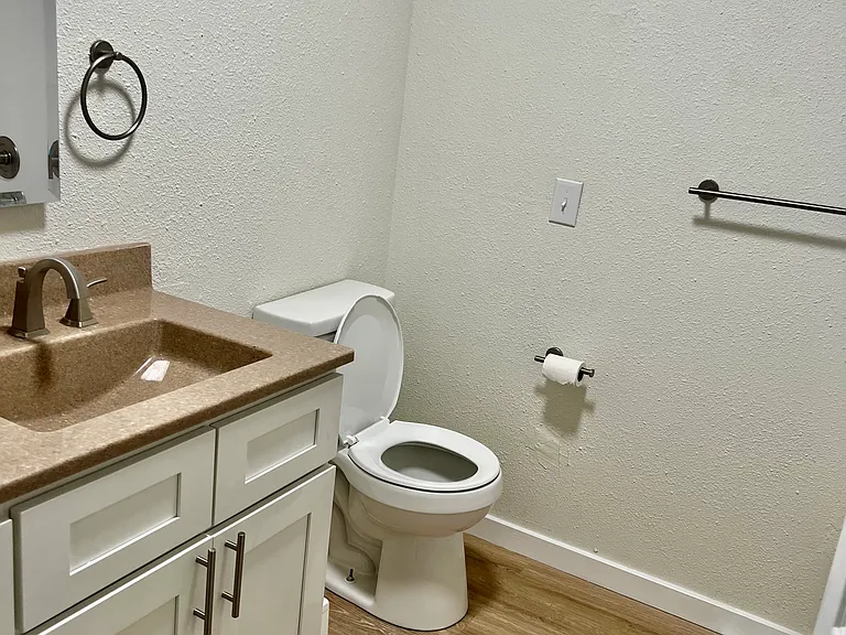 1932 Carolina Ln — Photo 13