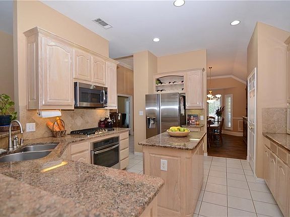 2nd image of 2817 Meadow Glen Dr