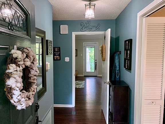 4th image of 2110 Rainbow Dr