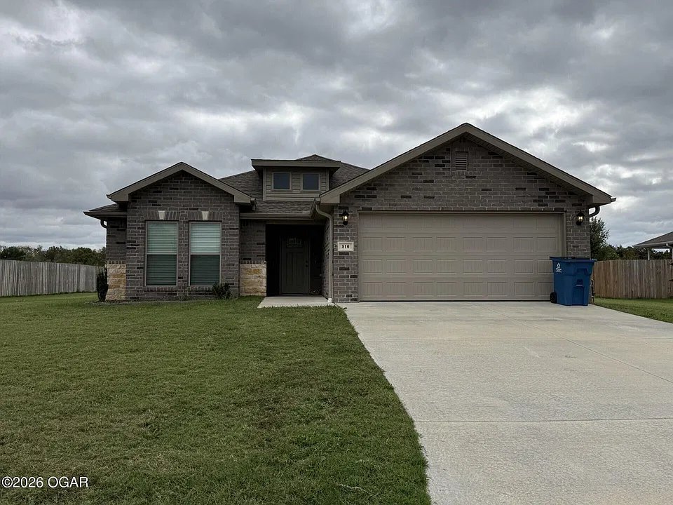 810 Delaney Dr