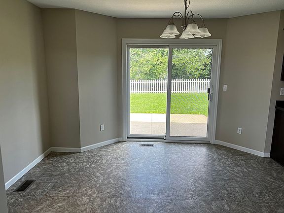 5th image of 2202 Highlander Dr