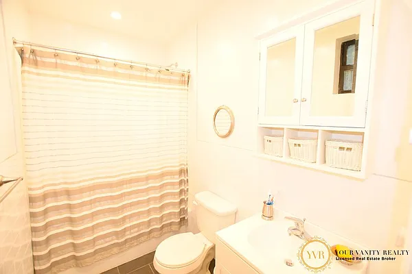 Rented by Your Vanity Realty | media 27