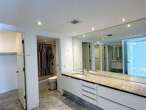 3rd image of 2350 NE 135th St APT 1501
