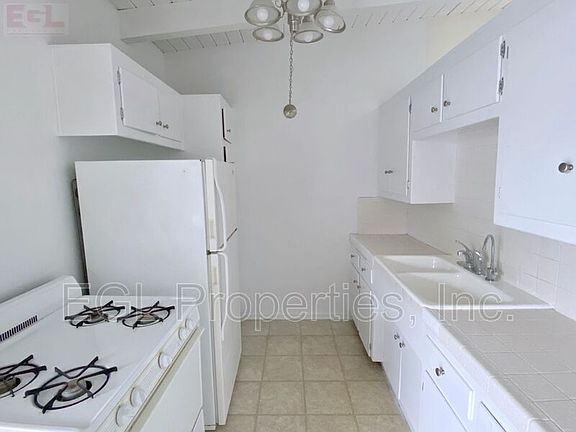 4th image of 1426 Barry Ave #9