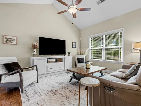 4 Kemper Woods Ct, Pinehurst, NC 28374