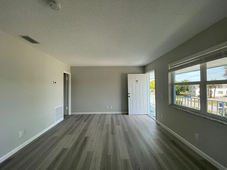 661 Hernando St — Photo 25