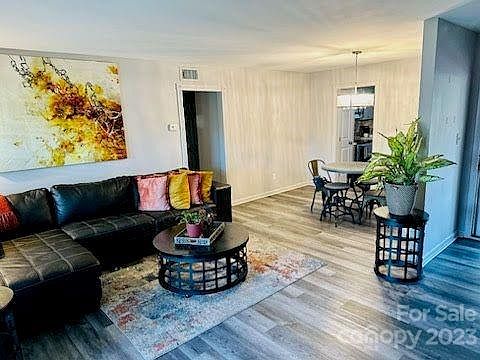 3rd image of 4601 Coronado Dr APT E