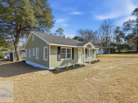 2nd image of 318 Peachtree Cir