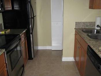 5th image of 1423 Graves Ave Unit 129