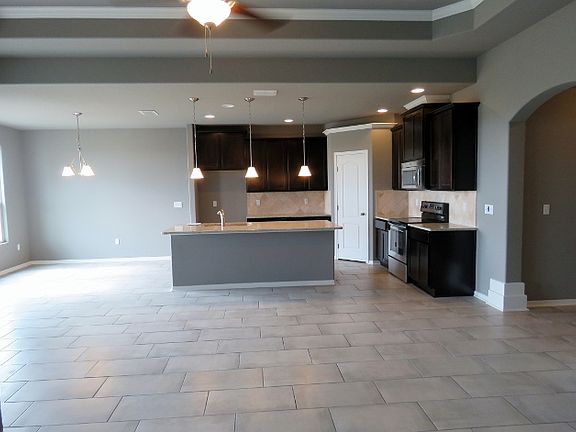 4th image of 1029 Santa Catalina St