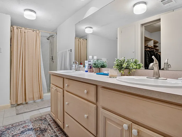 30 Village Green Cir — Photo 17