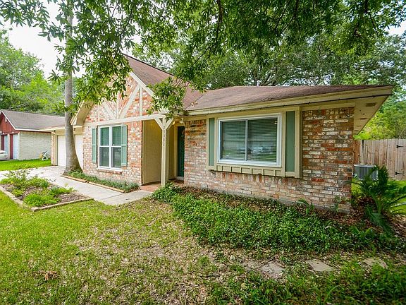 This gem sits on a huge corner lot and is just steps away from the neighborhood park! The location can't be beat.