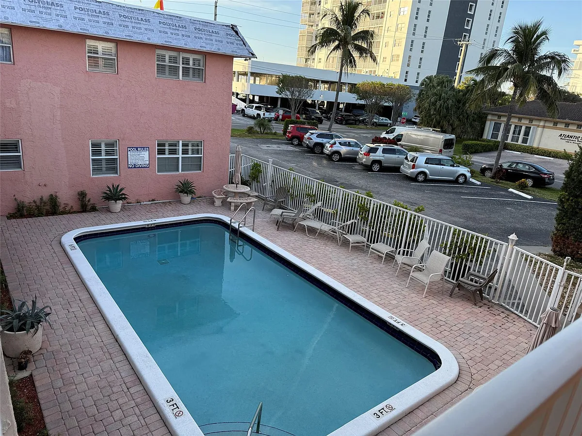 Building Photo - 1450 N Riverside Dr #208