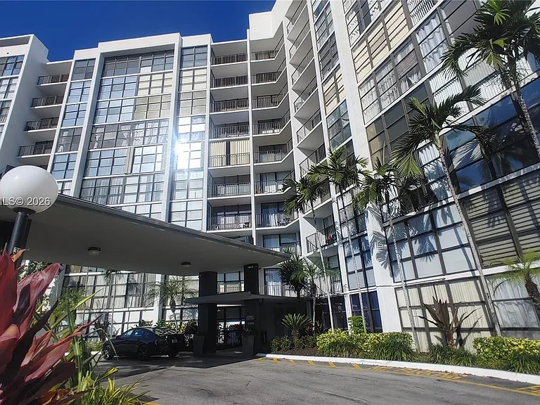1000 Parkview Dr #125 — Photo 22