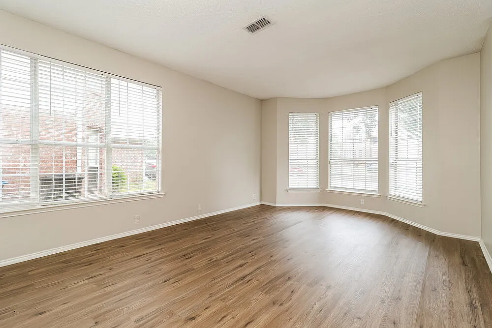 5 bed, 2.5 bath, 3123 sqft, $2,545 — Photo 4