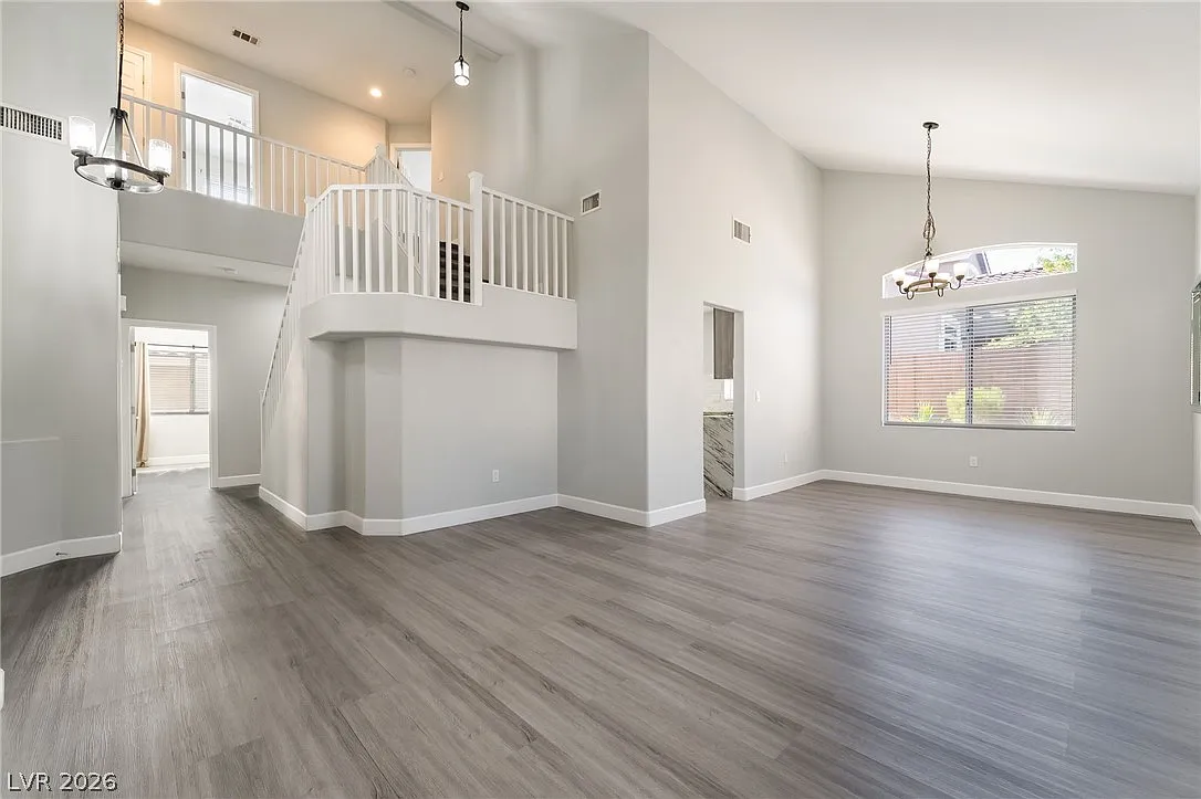 5 bed, 3.0 bath, 2214 sqft, $2,945 — Photo 4