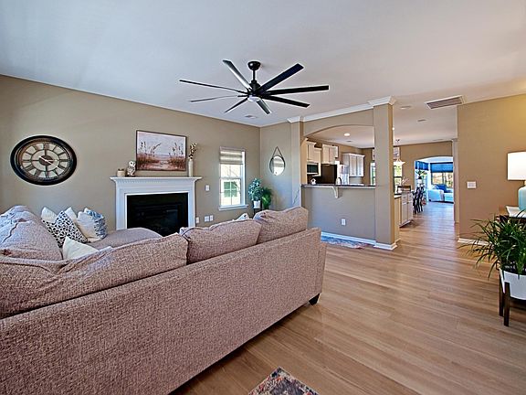 4th image of 634 Bluff Pointe