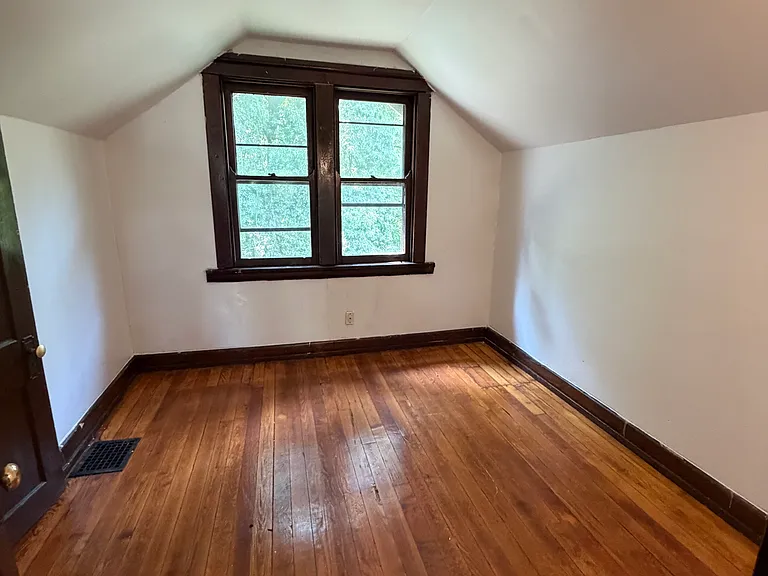 345 Crestline Ave — Photo 8