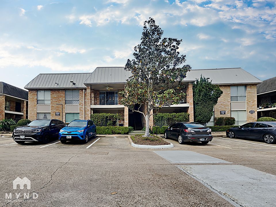 1st image of 2230 S Piney Point Rd APT 204