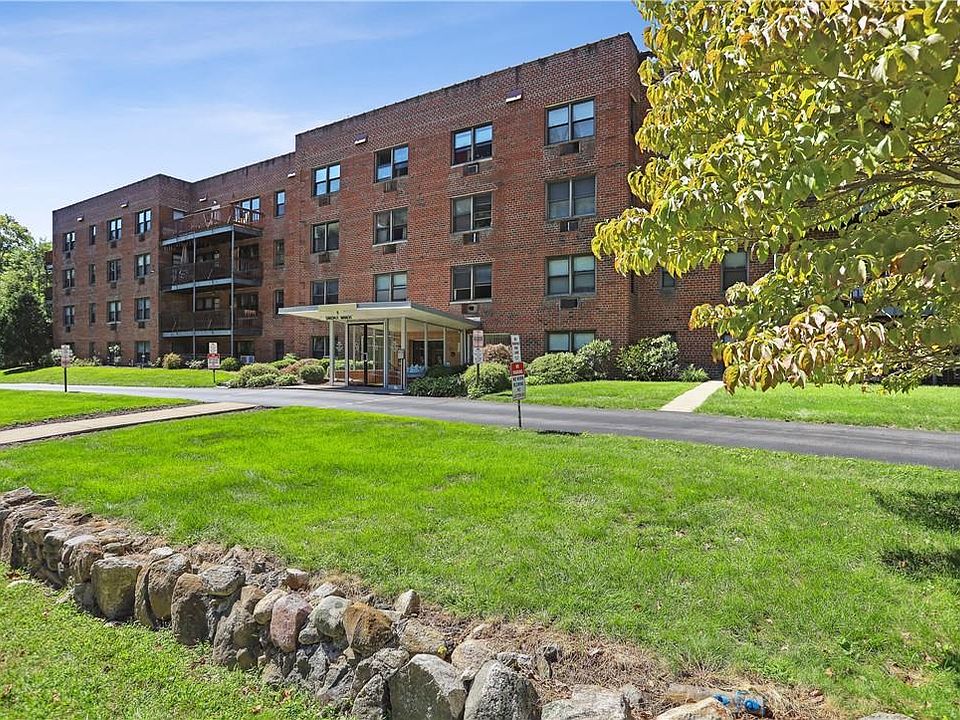 1st image of 5 Oakdale Manor #A20