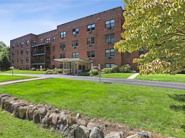 5 Oakdale Manor #A20, Suffern, NY 10901