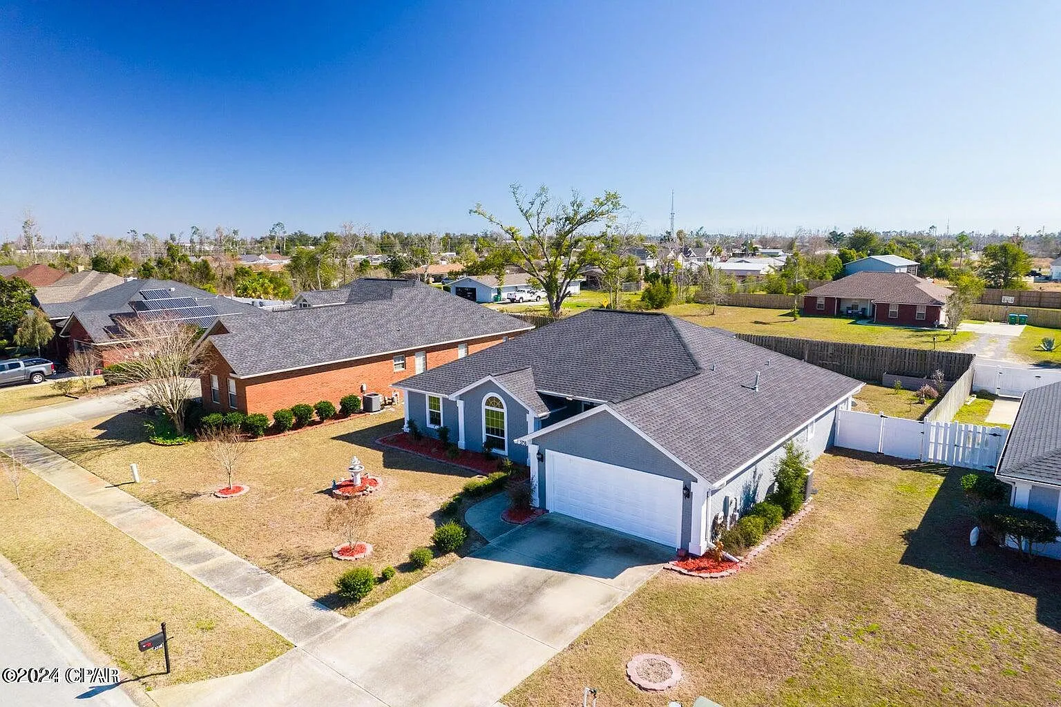3 bed, 2.0 bath, 1929 sqft, $2,395 — Photo 4