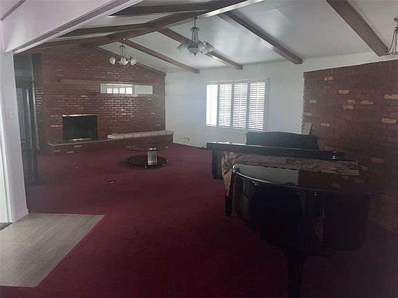 5th image of 200 Oaklawn Ave