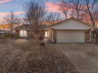 233 W Los Angeles Pl, Broken Arrow, OK 74011