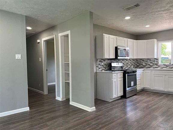 3rd image of 3308 Albemarle Dr