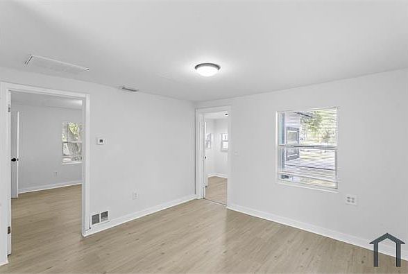 2nd image of 2518 5th St S APT A