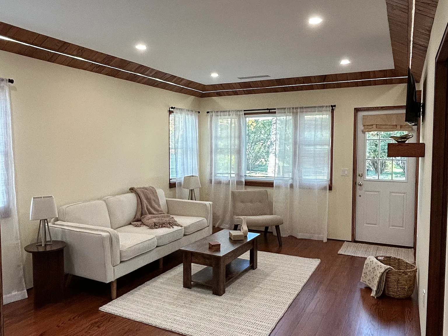 2 bed, 872 sqft, $4,000 — Photo 4