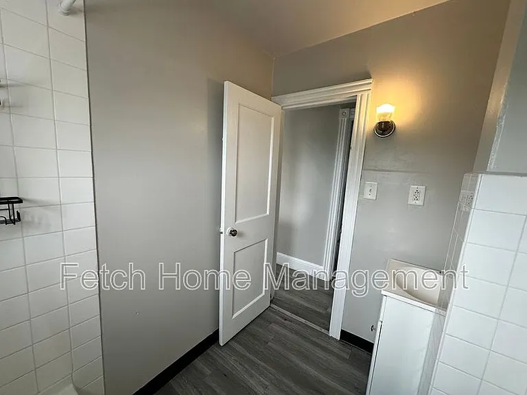 100 Windsor St #3 — Photo 3